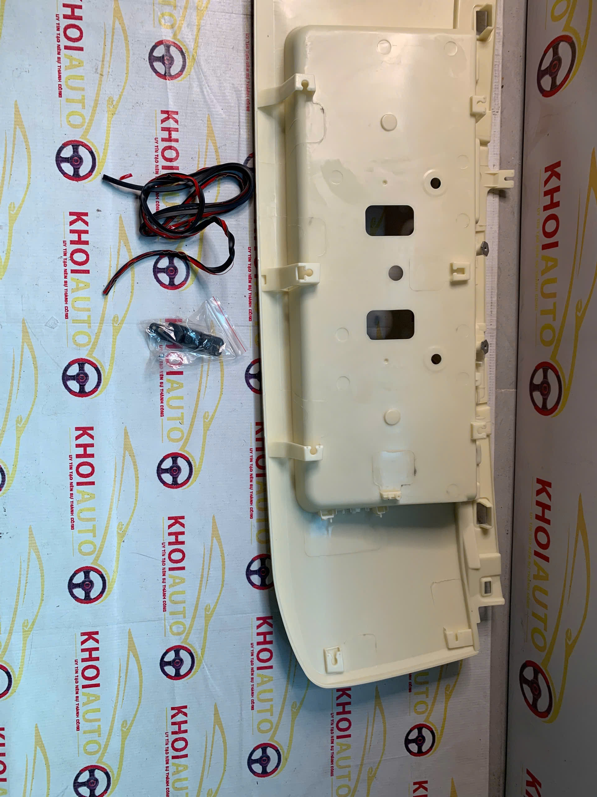 76801-60461-A0 Treo Biển Số Cốp Sau TOYOTA PRADO 2018-2020 7680160461A0 OEM