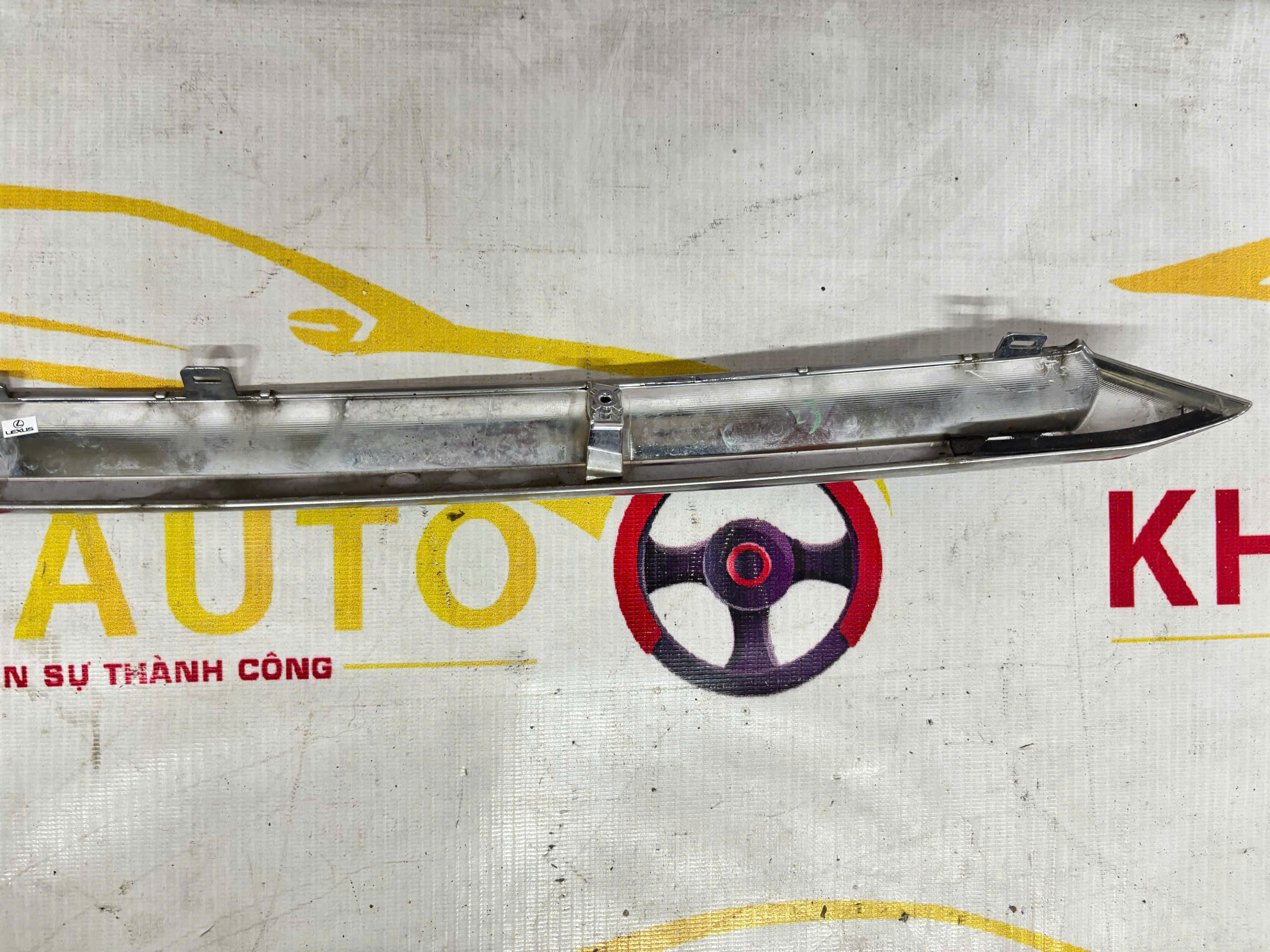 76812-48110 Mạ Cốp Sau LEXUS RX SERIES 2016-2022 7681248110 old