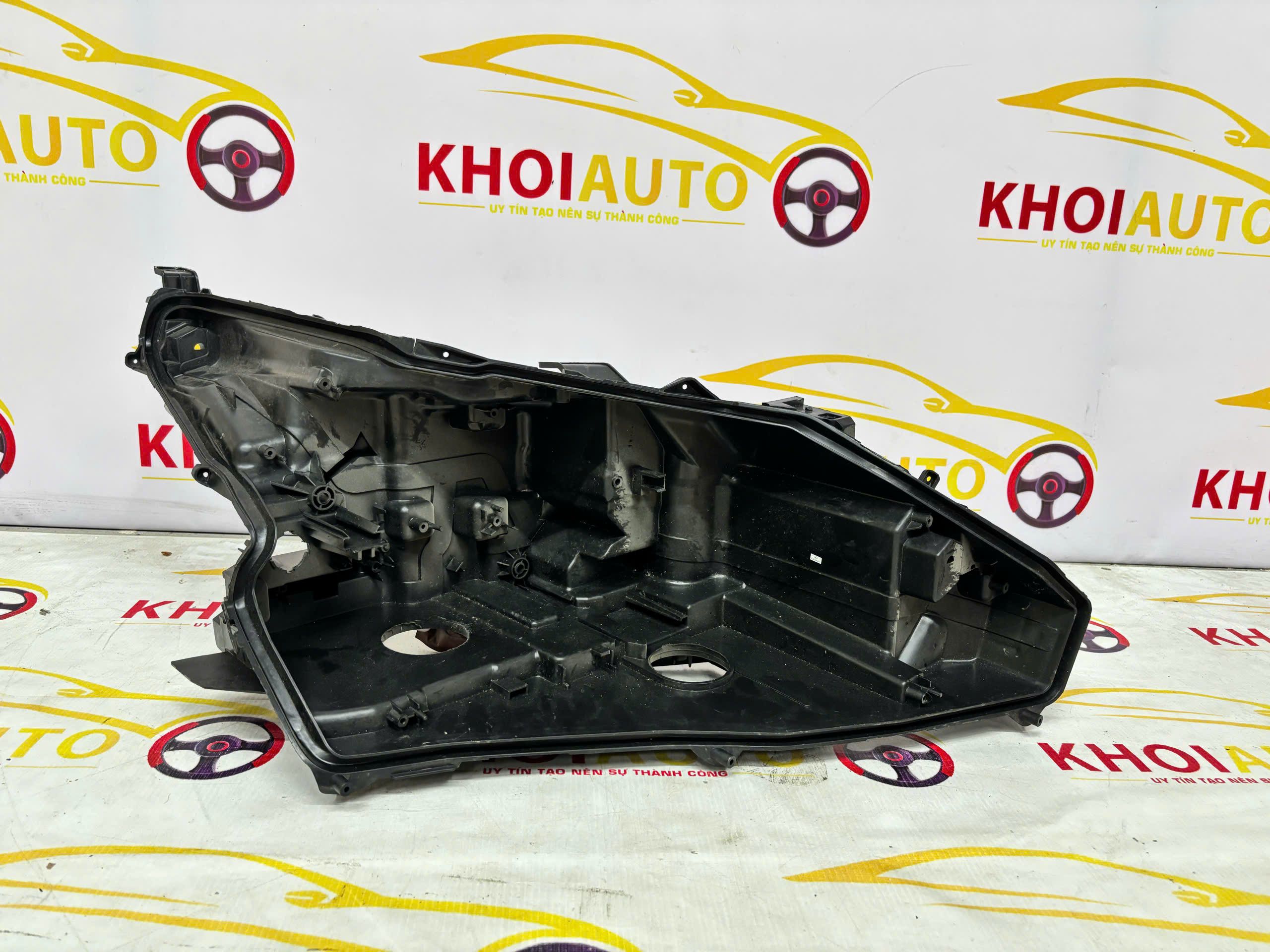 E:\ẢNH\LEXUS\2016-2019\LX\Đế Đèn Pha LEXUS LX570 2016-2022 Phải (RH) OEM