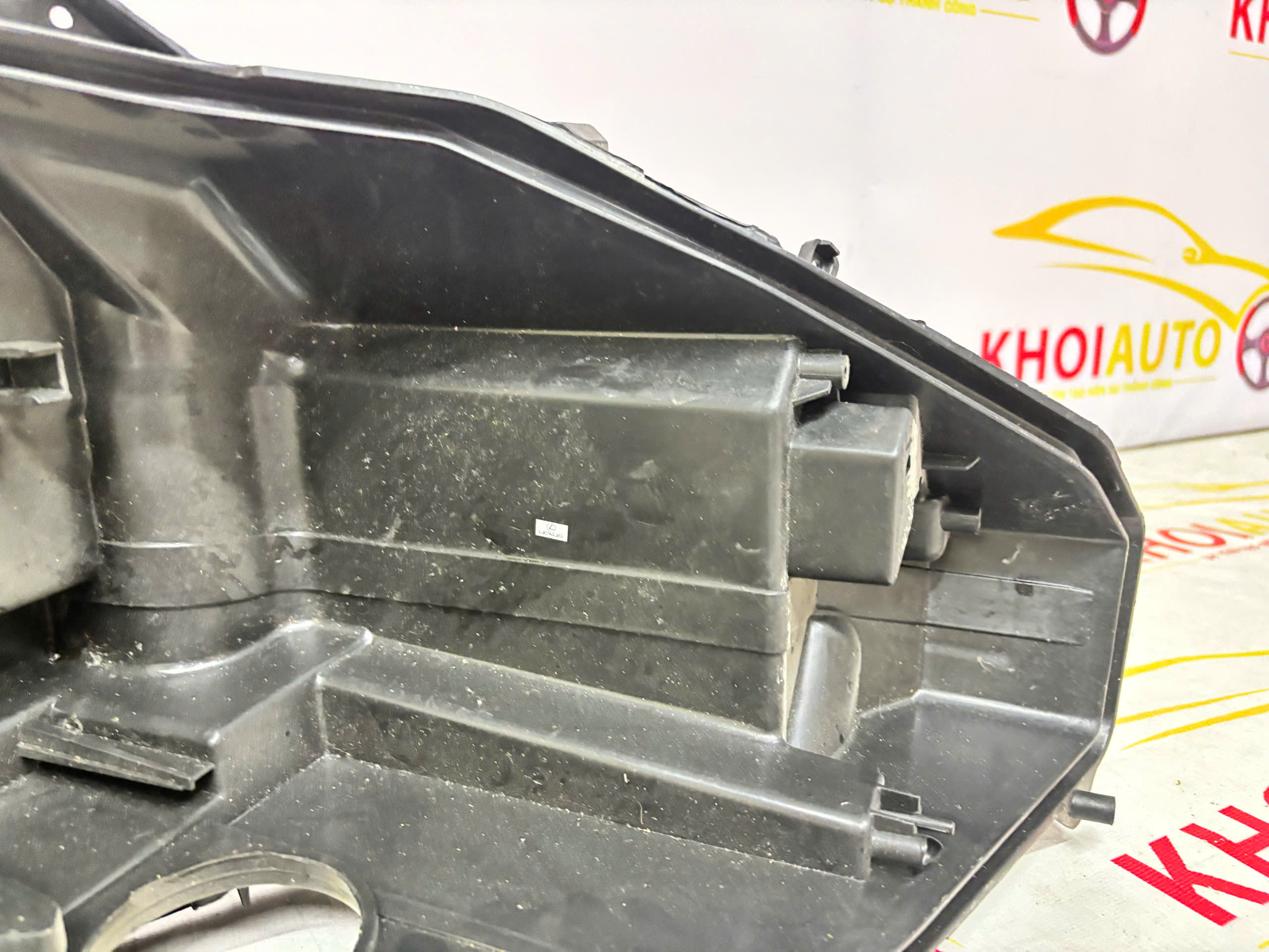 Đế Đèn Pha LEXUS LX570 2016-2022 Phải (RH) OEM