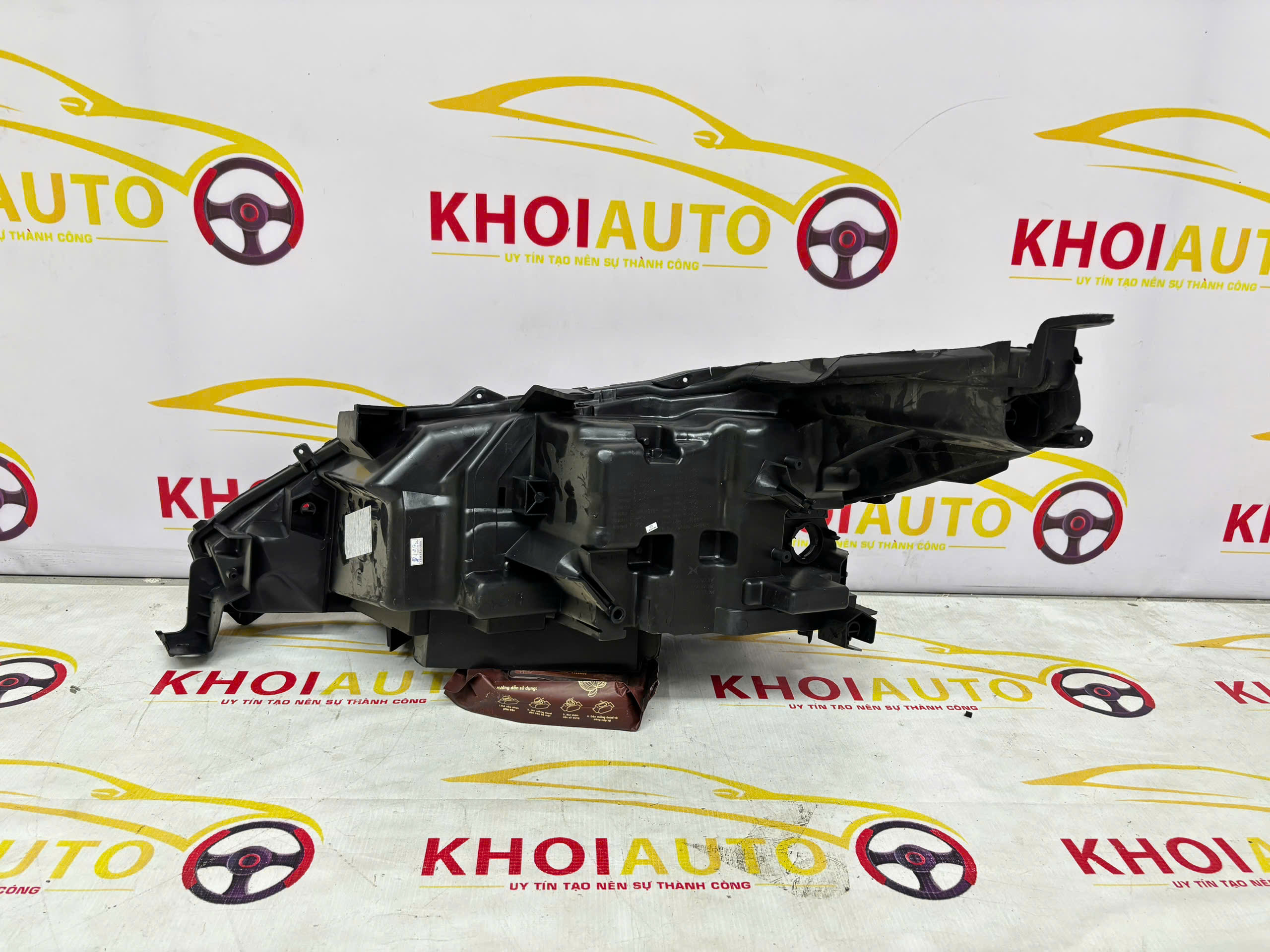 Đế Đèn Pha LEXUS LX570 2016-2022 Phải (RH) OEM