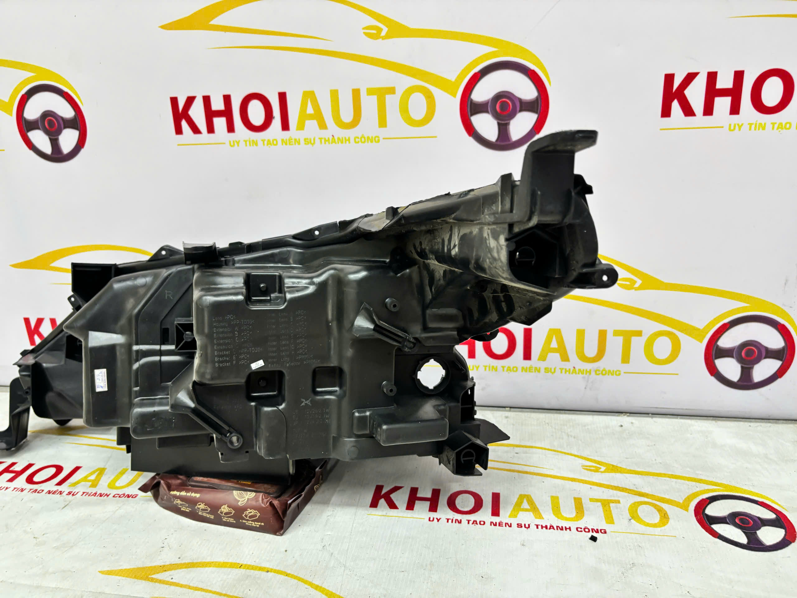 Đế Đèn Pha LEXUS LX570 2016-2022 Phải (RH) OEM