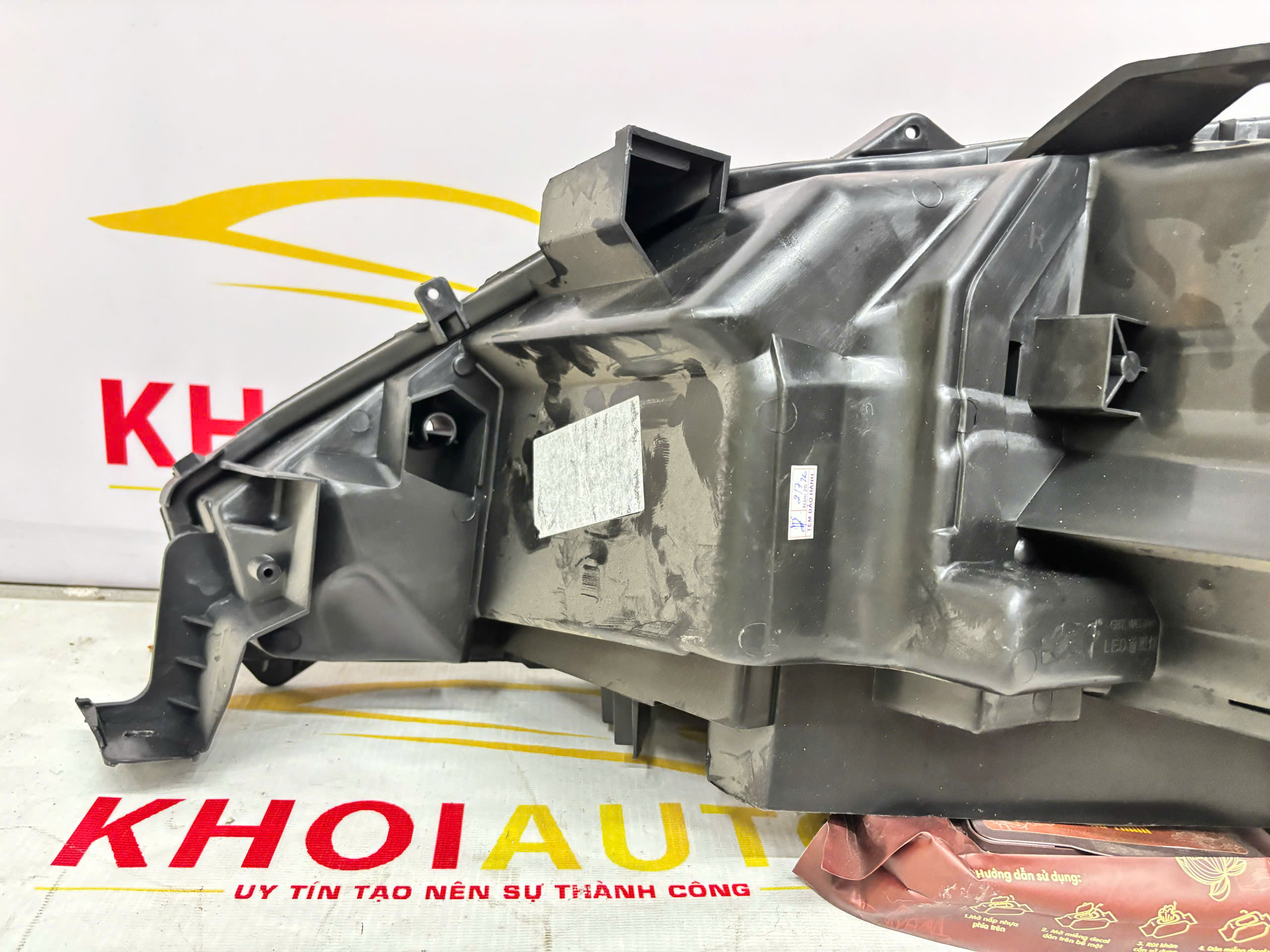 Đế Đèn Pha LEXUS LX570 2016-2022 Phải (RH) OEM