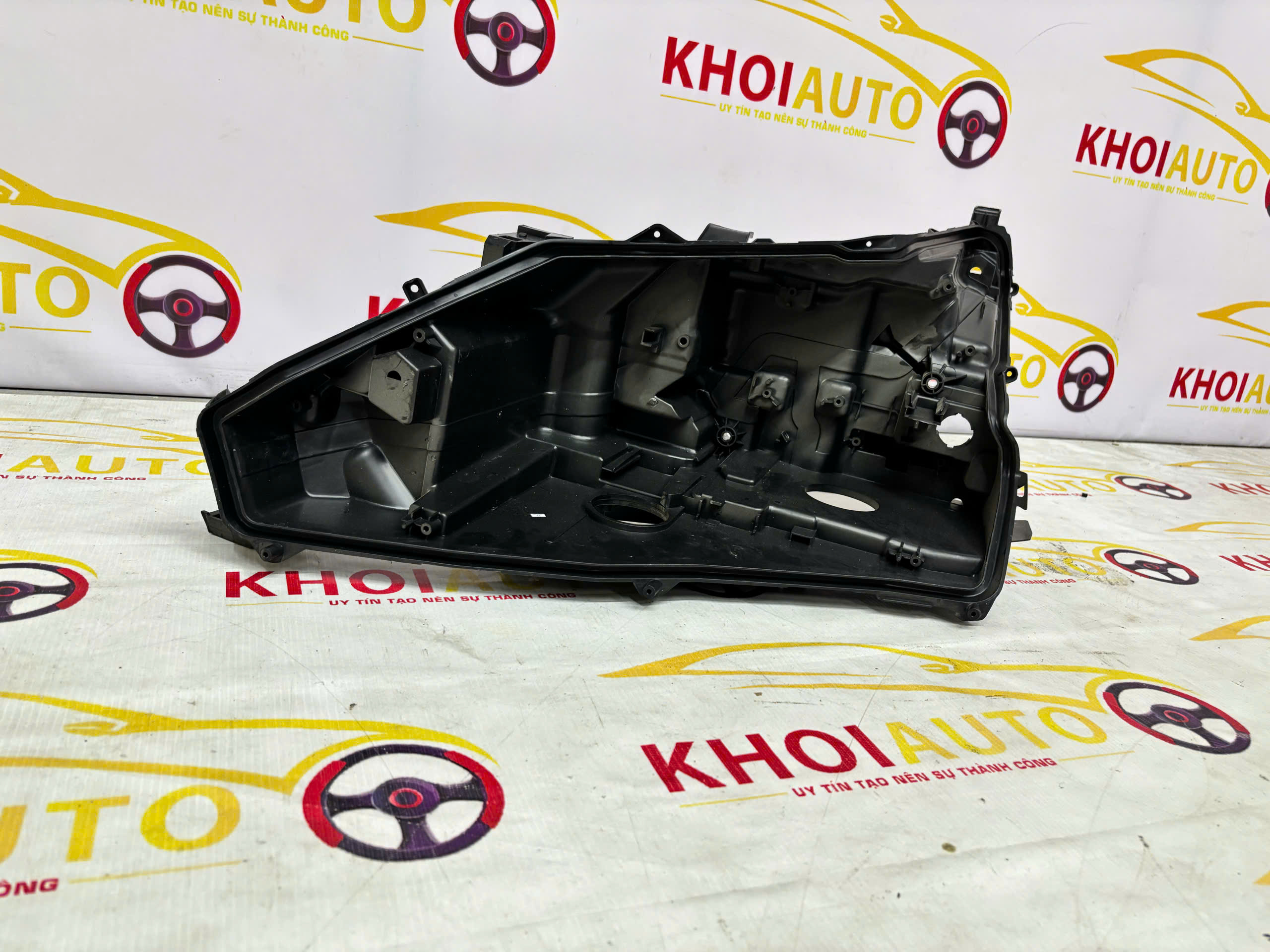 Đế Đèn Pha LEXUS LX570 2016-2022 Trái (LH) OEM