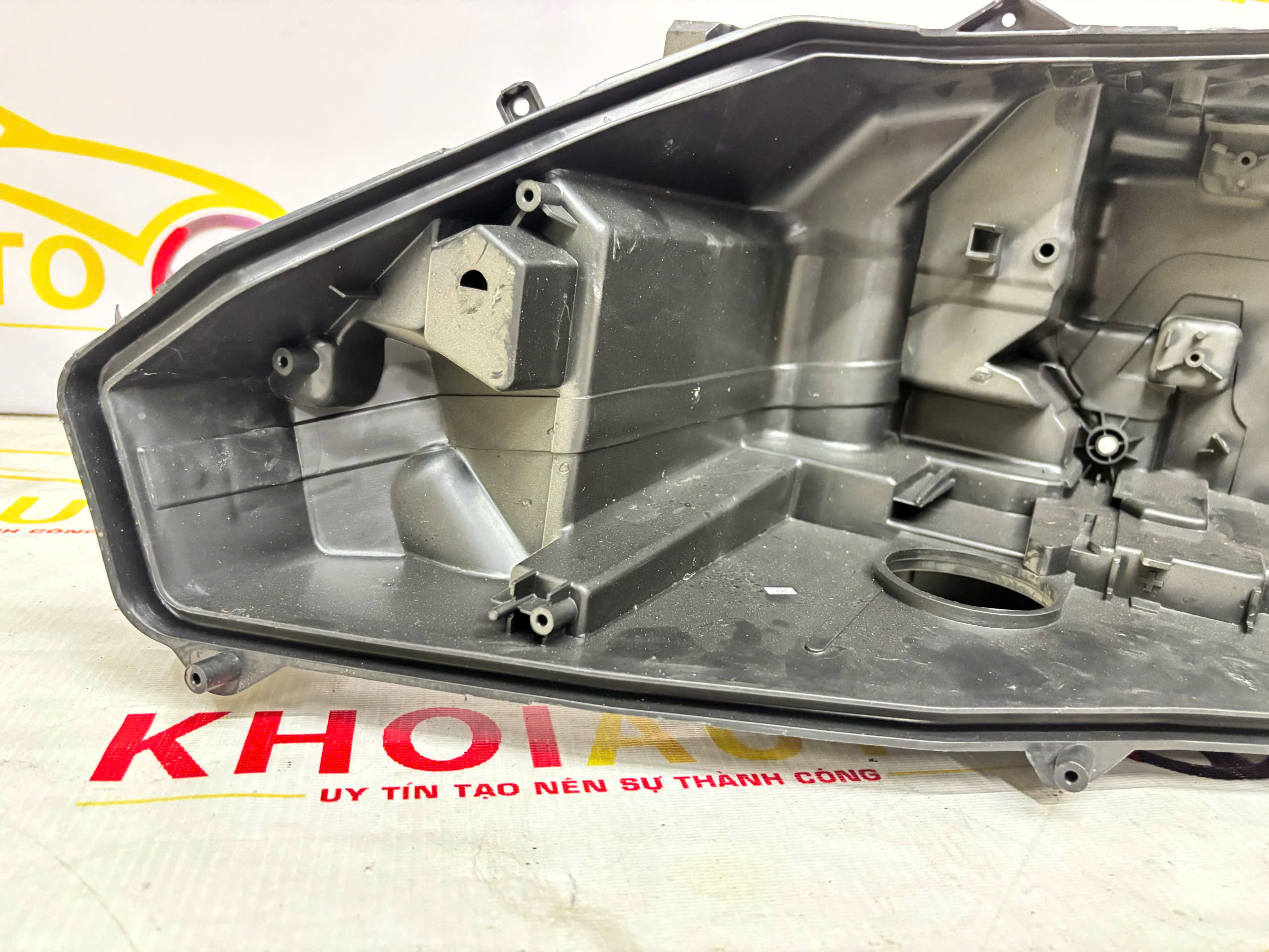 Đế Đèn Pha LEXUS LX570 2016-2022 Trái (LH) OEM