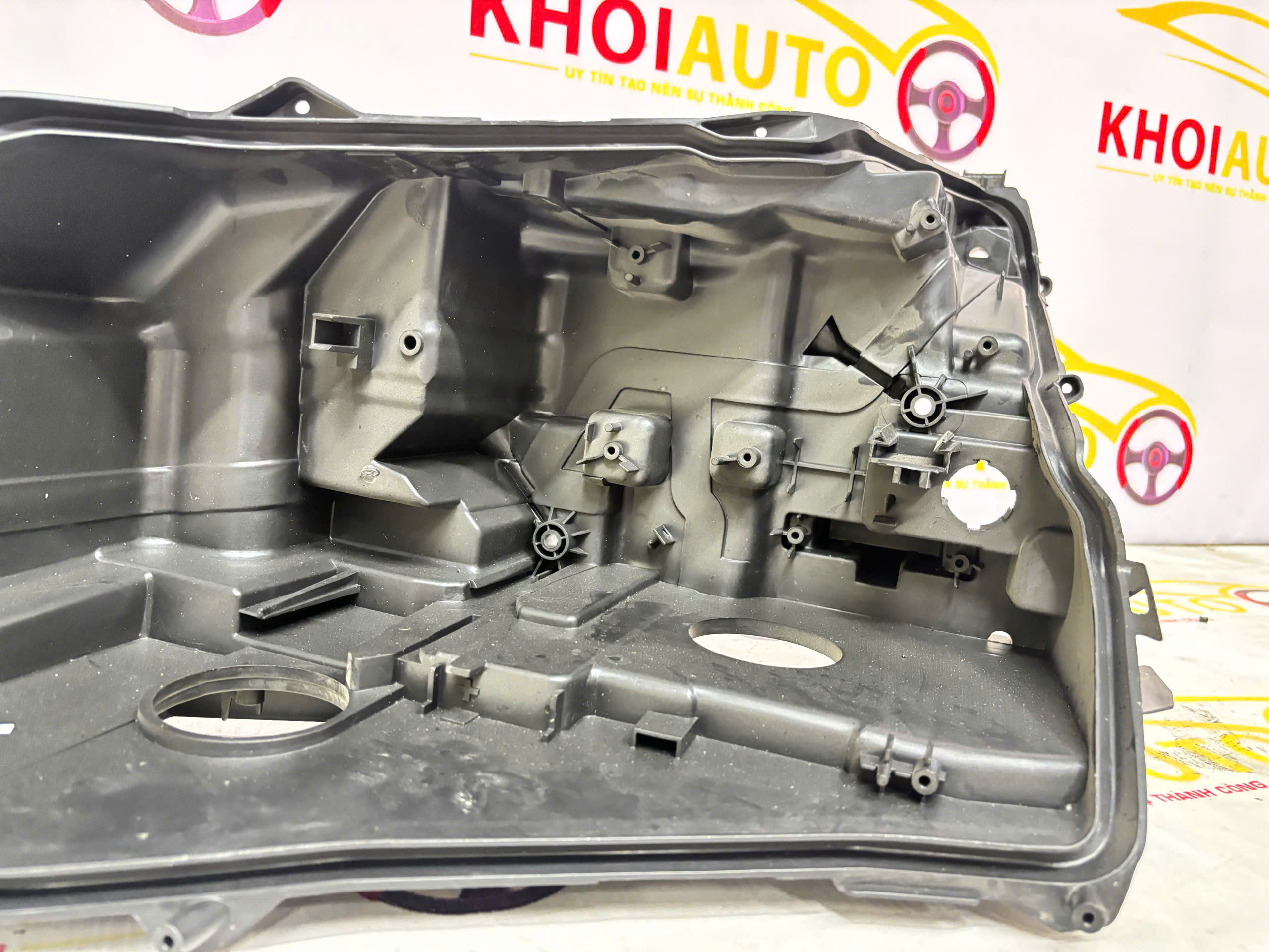 Đế Đèn Pha LEXUS LX570 2016-2022 Trái (LH) OEM