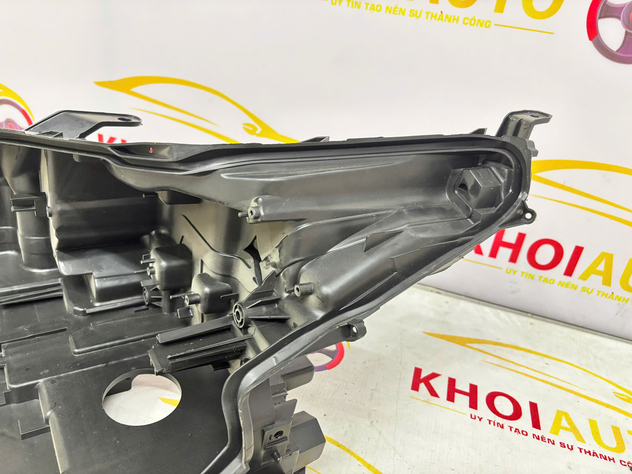 Đế Đèn Pha LEXUS LX570 2016-2022 Trái (LH) OEM