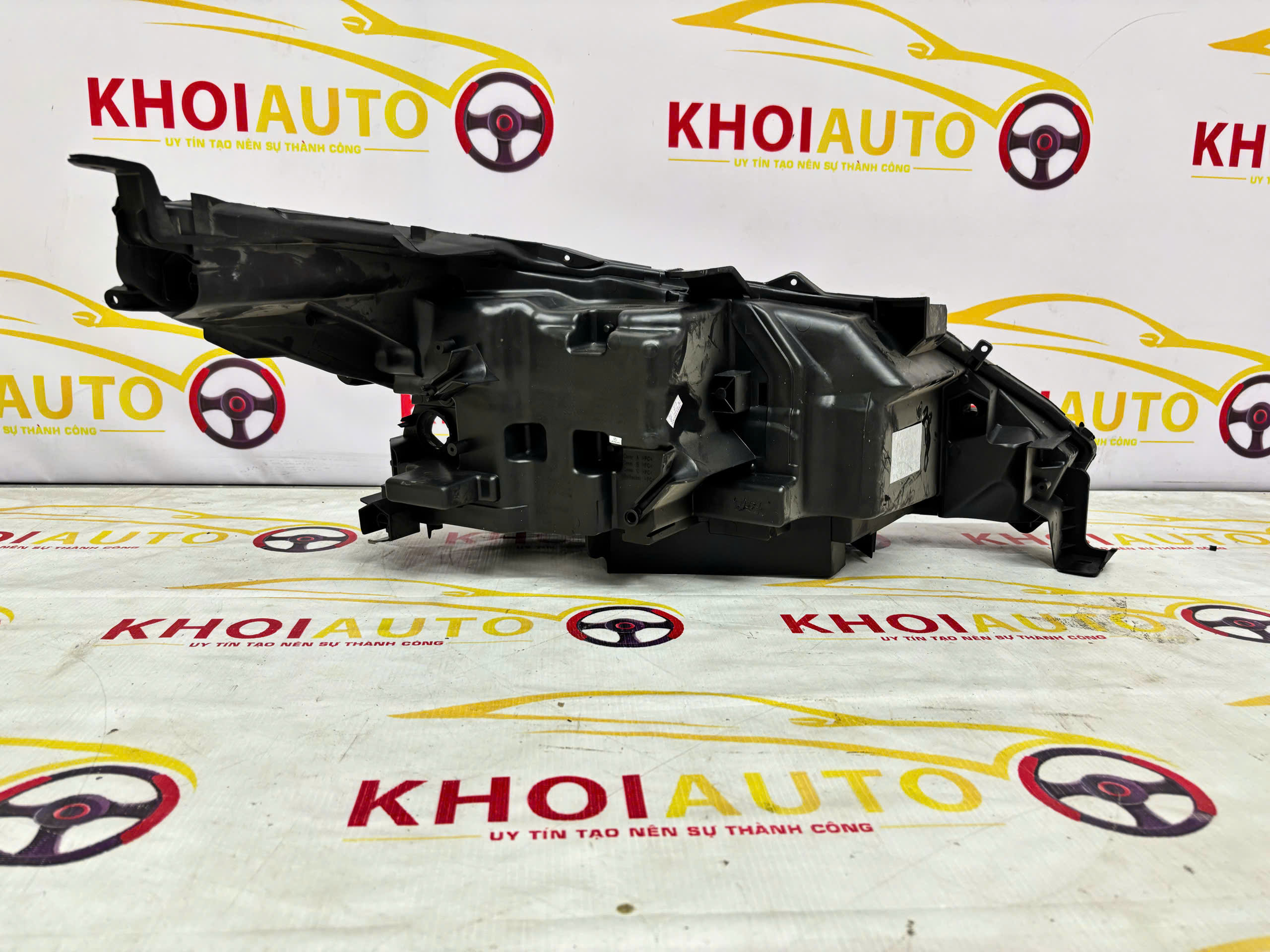 Đế Đèn Pha LEXUS LX570 2016-2022 Trái (LH) OEM